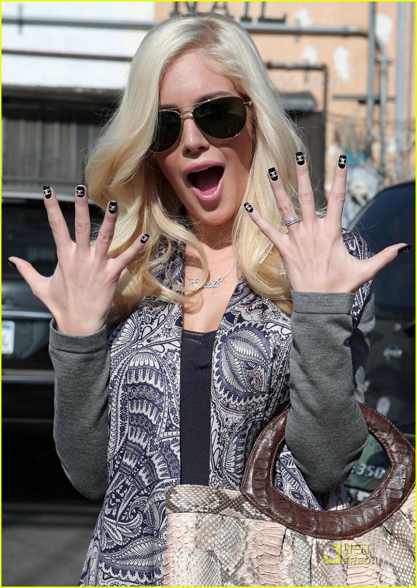 heidi-montag-chanel-fingernails-10